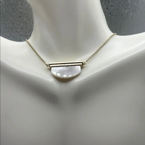 adjustable Kendra Scott Gold with mother of pearl Bar Pendant Necklace - Picture 3 of 8